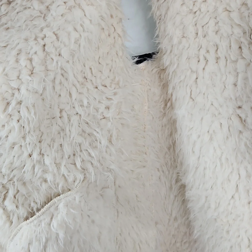 Live A Little Cream Faux Fur/Shearling Women's Vest Size Medium - Picture 5 of 7